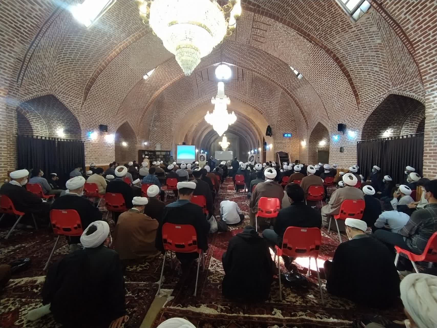 جامعه و همه مراکز آموزشی باید رنگ و بوی قرآنی داشته باشد+ تصاویر