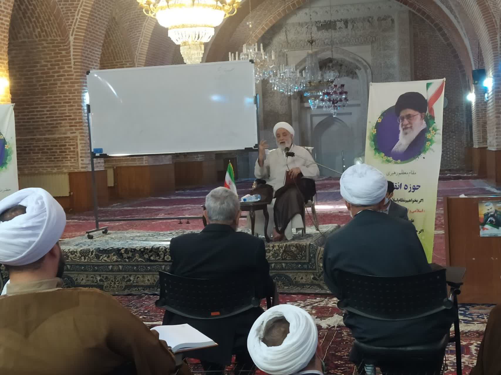 جامعه و همه مراکز آموزشی باید رنگ و بوی قرآنی داشته باشد+ تصاویر