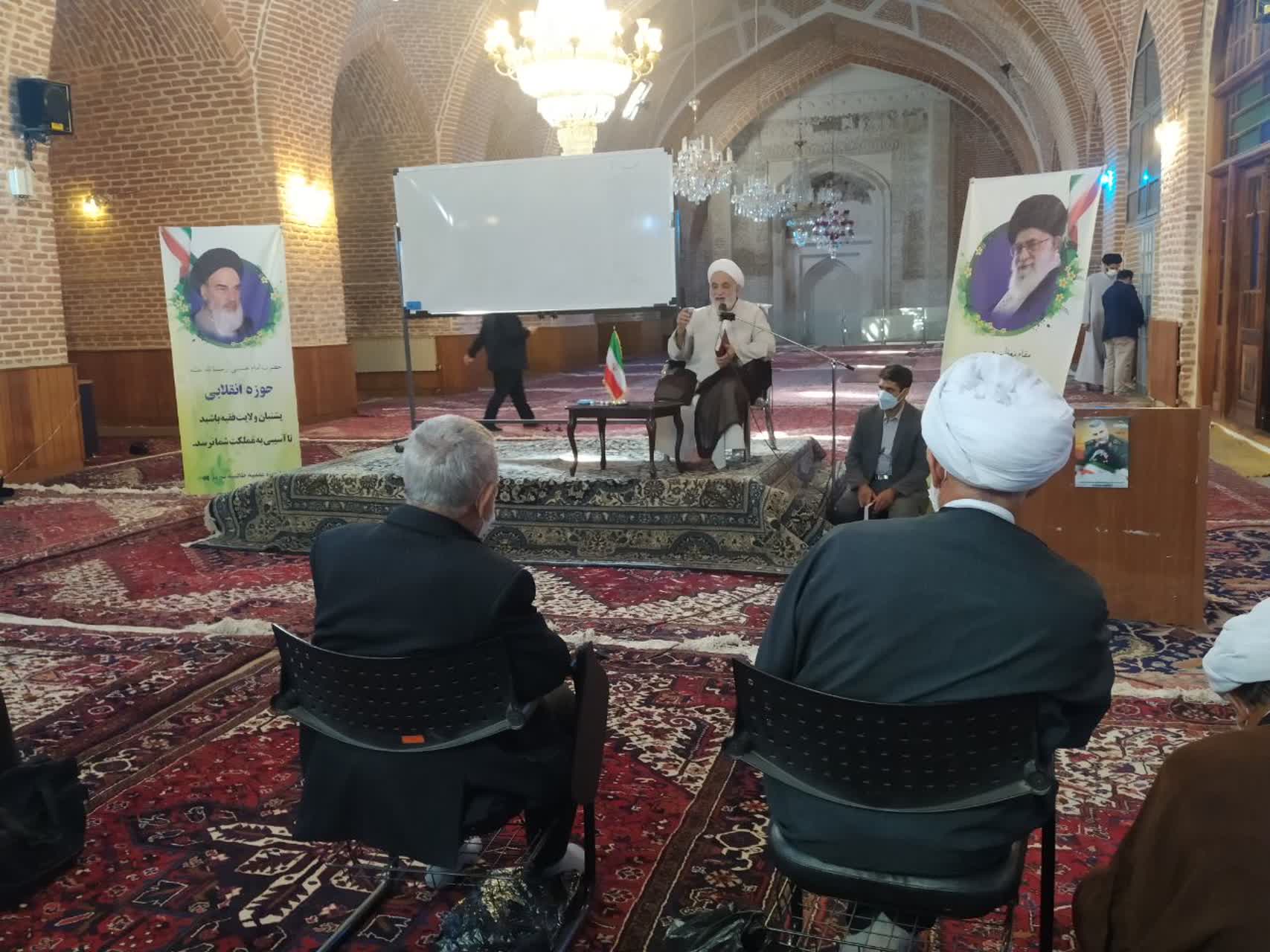 جامعه و همه مراکز آموزشی باید رنگ و بوی قرآنی داشته باشد+ تصاویر
