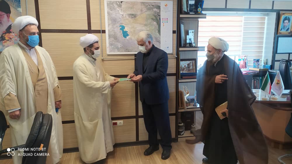 از اداراتی که رتبه برتر نمازی را کسب کردند، تجلیل شد