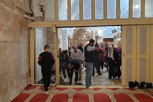 نماز هزاران فلسطینی در مسجد ابراهیمی به مناسبت میلاد پیامبر(ص) + عکس
