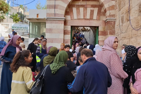 نماز هزاران فلسطینی در مسجد ابراهیمی به مناسبت میلاد پیامبر(ص) + عکس