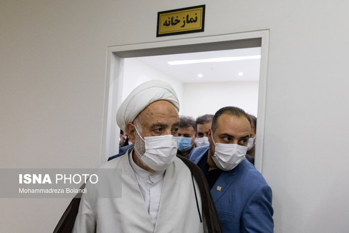 نماز مفاسد اجتماعی را کم می کند و ارتباط انسان با خدا را به خوبی برقرار می سازد