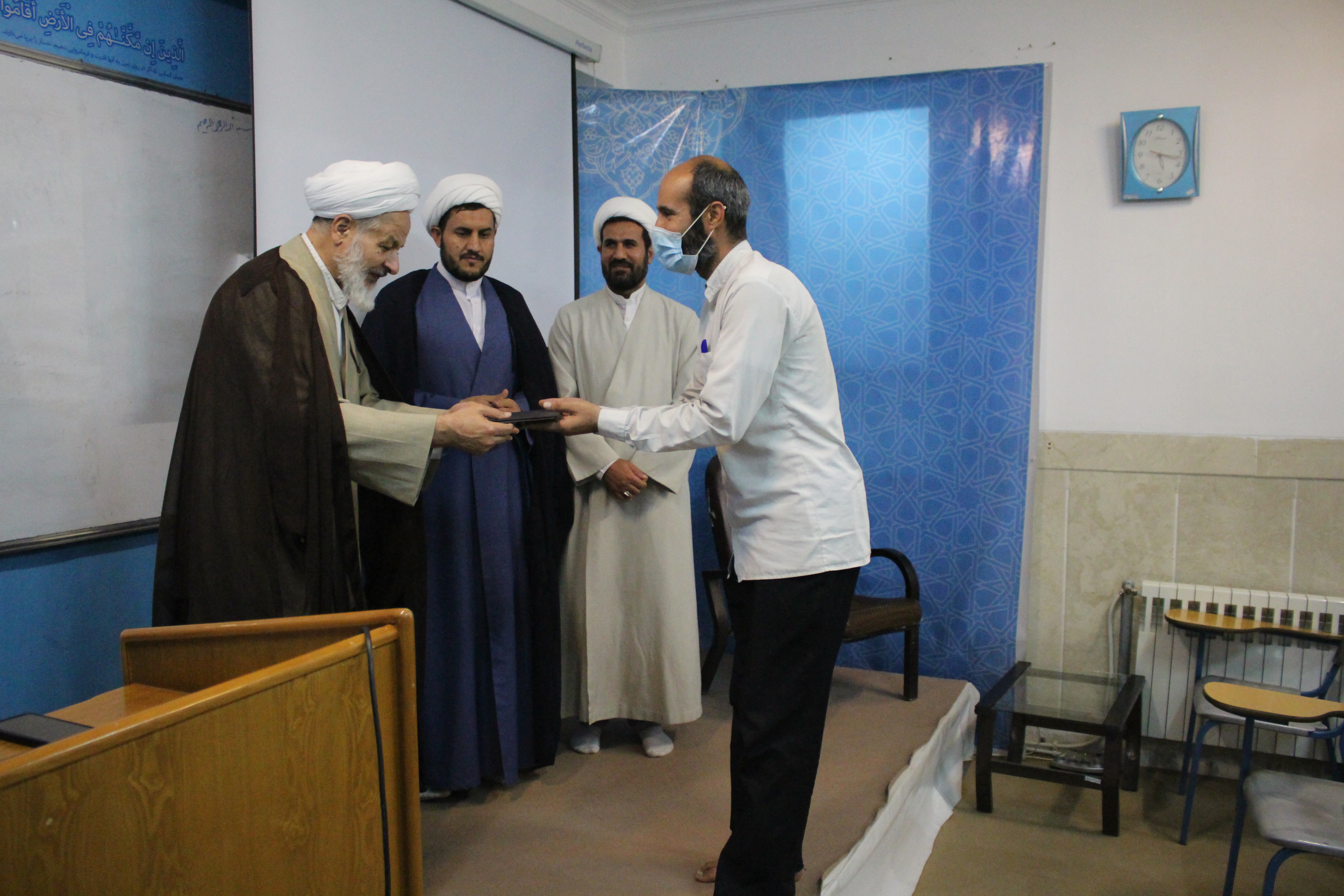 مراسم افتتاحیه و تجلیل از دانش پژوهان ممتاز مرکز تخصصی نماز برگزار شد