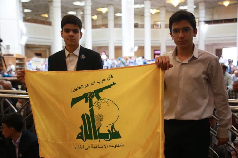 حضور پرشور دانش‌آموزان در نماز جمعه شیراز