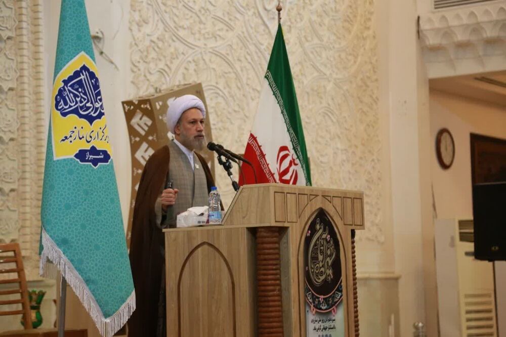 حضور پرشور دانش‌آموزان در نماز جمعه شیراز