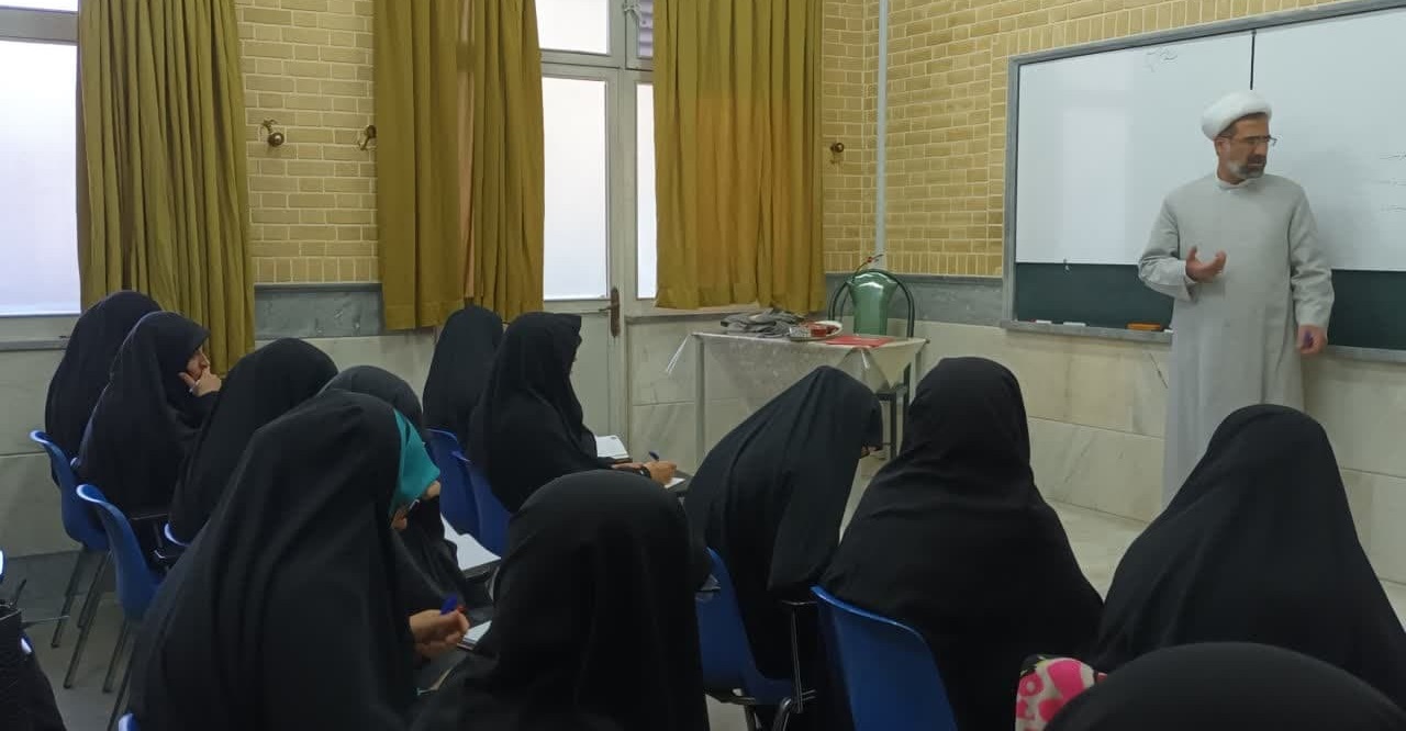  آغاز ششمین دوره یکساله تربیت مربی عالی معارف نماز در جامعه الزهرا (س) قم