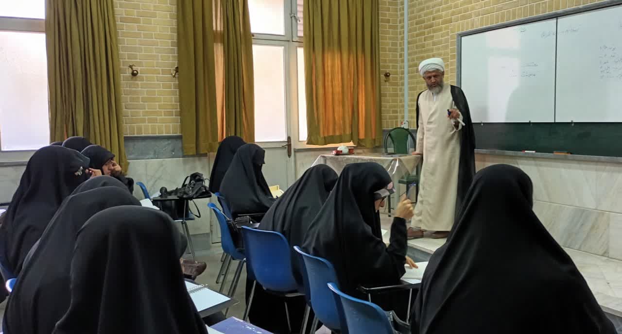  آغاز ششمین دوره یکساله تربیت مربی عالی معارف نماز در جامعه الزهرا (س) قم