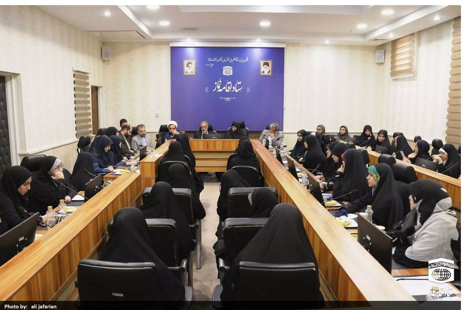  نشست صمیمی دانش آموزان دختر با رئیس ستاد اقامه نماز کشور