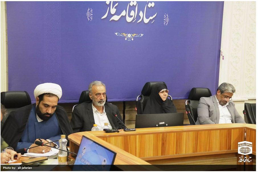  نشست صمیمی دانش آموزان دختر با رئیس ستاد اقامه نماز کشور